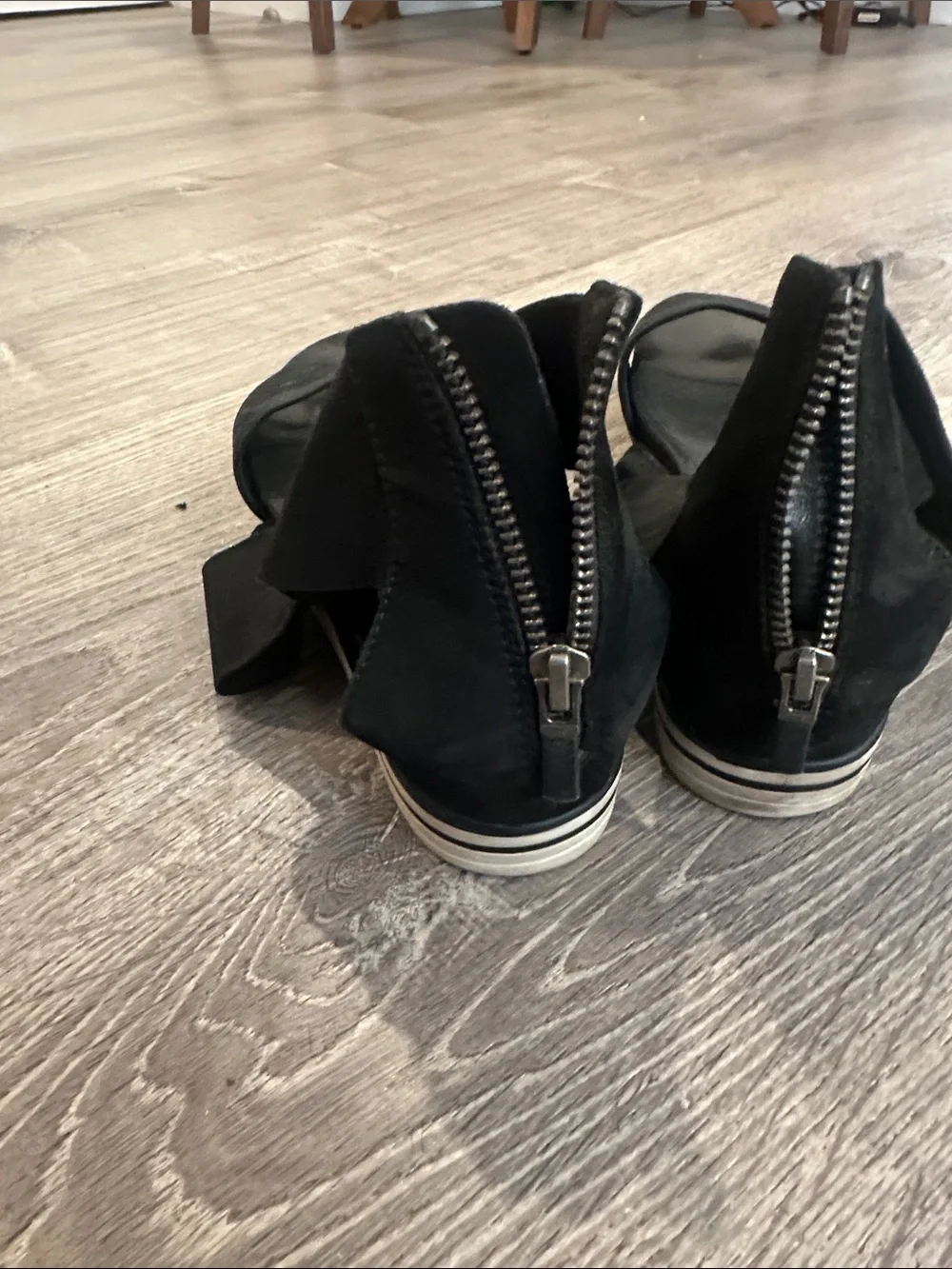Eileen Fisher Black suede Wrap Sandal - size 7
